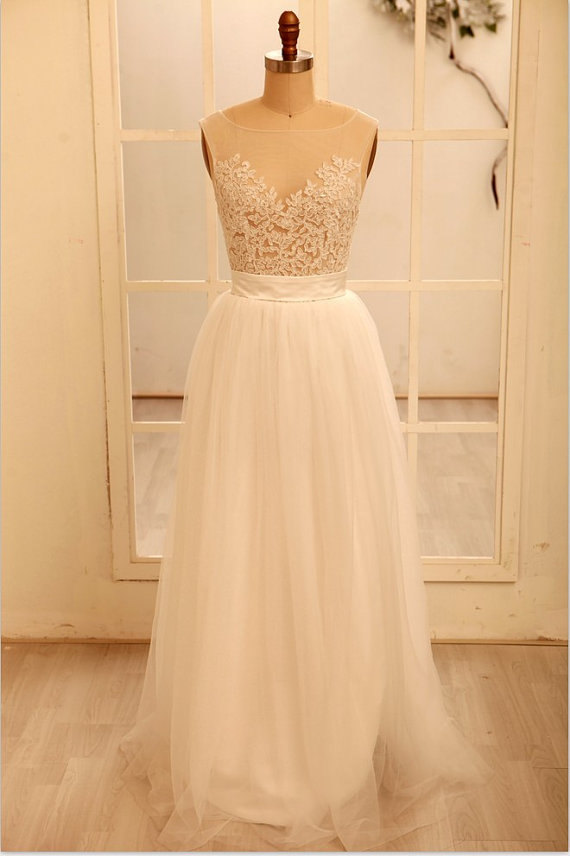 necklace for v neck gown